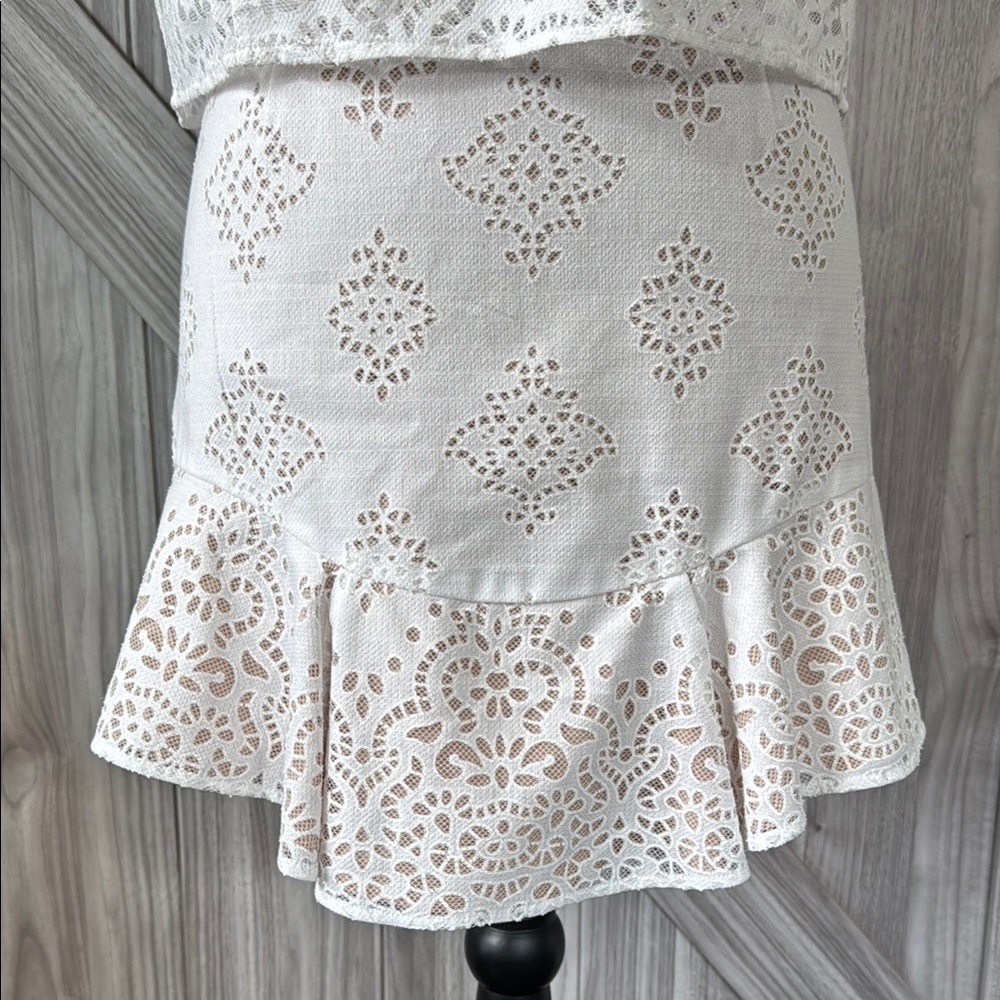Tres Chic and Unique Vivian Dress NWOT - the back is gorgeous and flirtatious - Picture 9 of 17